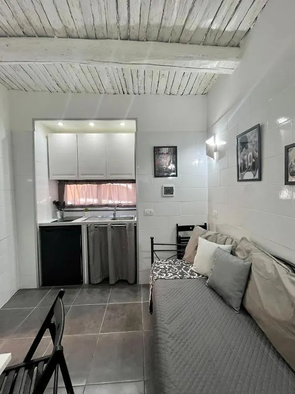 Dormire Quasi Gratis Naples 0*,  Italy