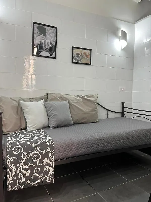 Dormire Quasi Gratis Nápoles 0*,  Italia